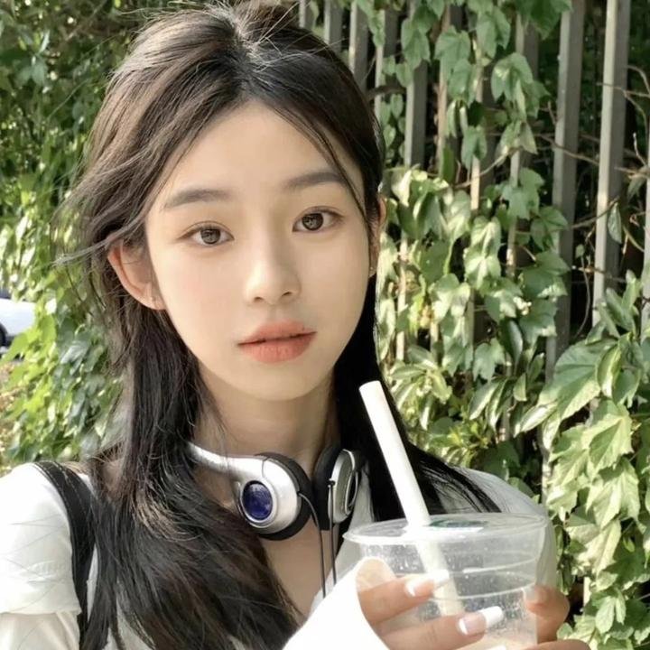 白衣校花与大长腿2